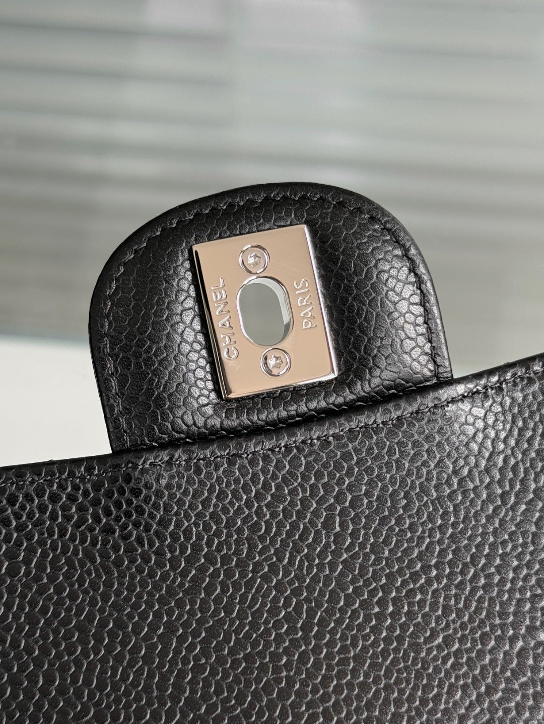 CH CLASSIC 11.12 HANDBAG 25.5 Grained Calfskin Black