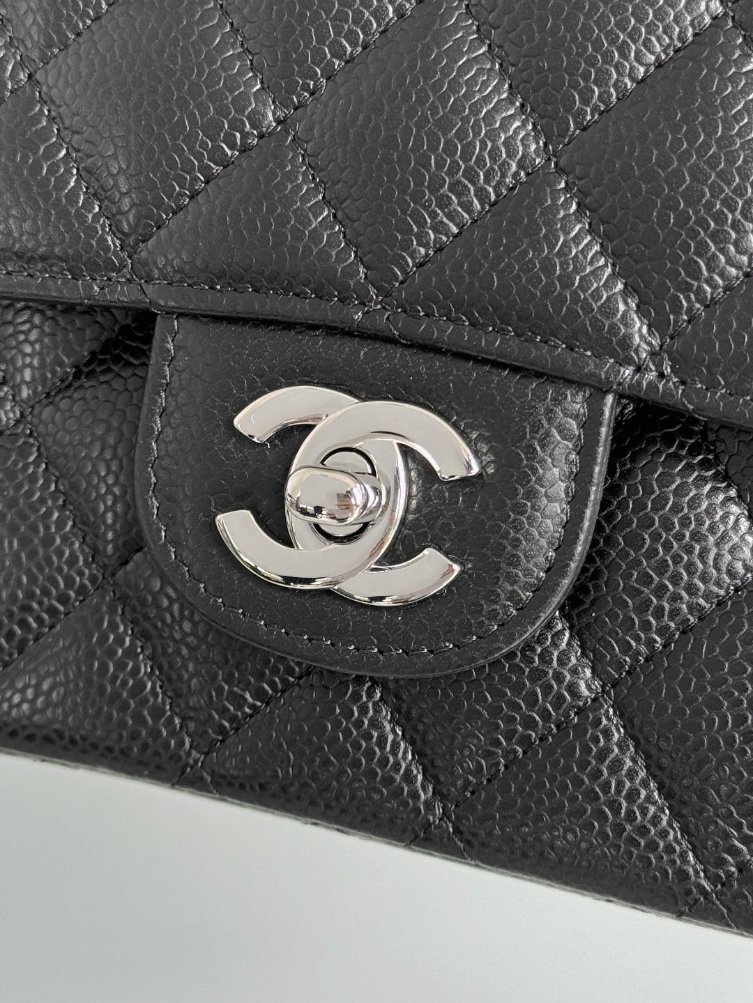 CH CLASSIC 11.12 HANDBAG 25.5 Grained Calfskin Black