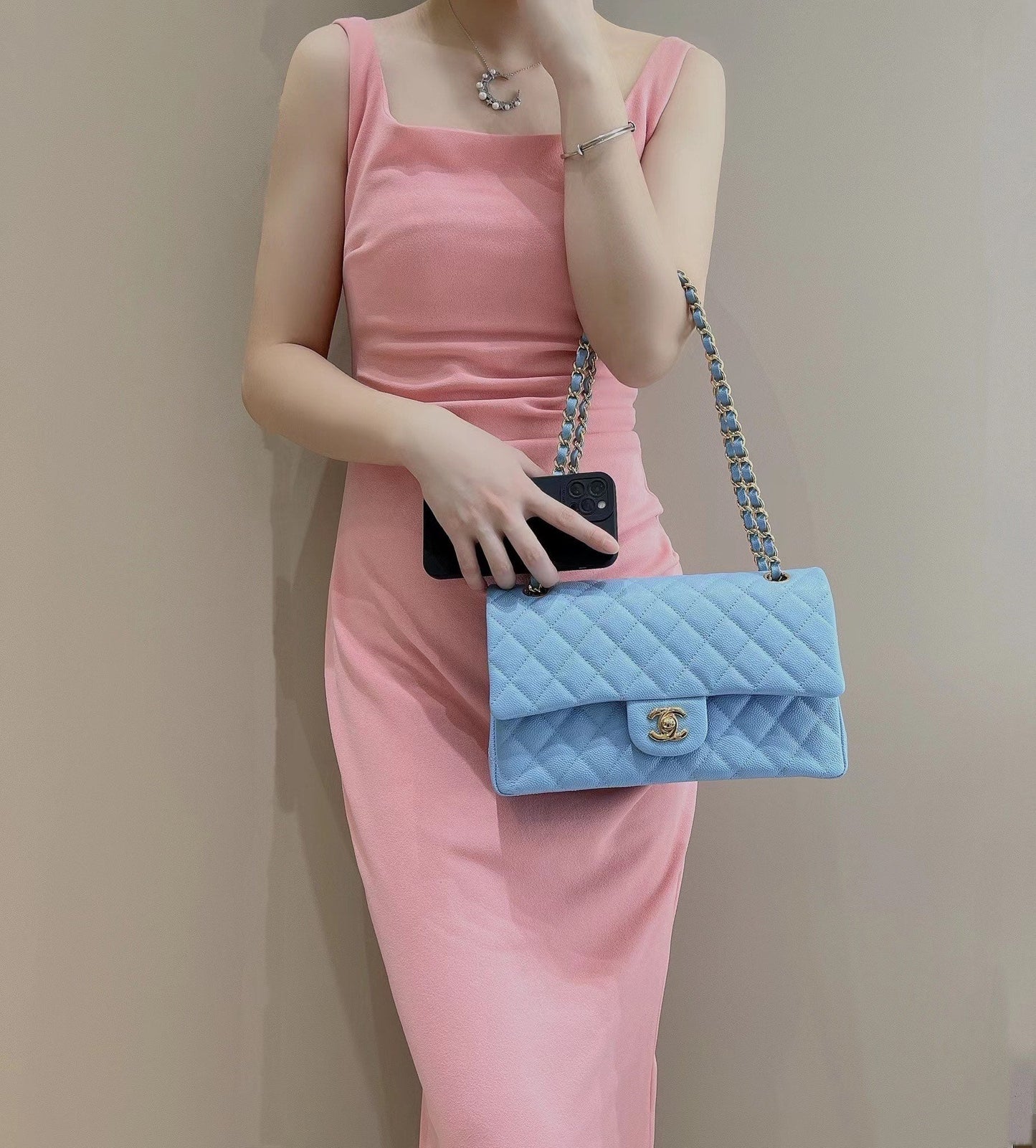 CH CLASSIC 11.12 HANDBAG 25.5 Grained Calfskin Blue