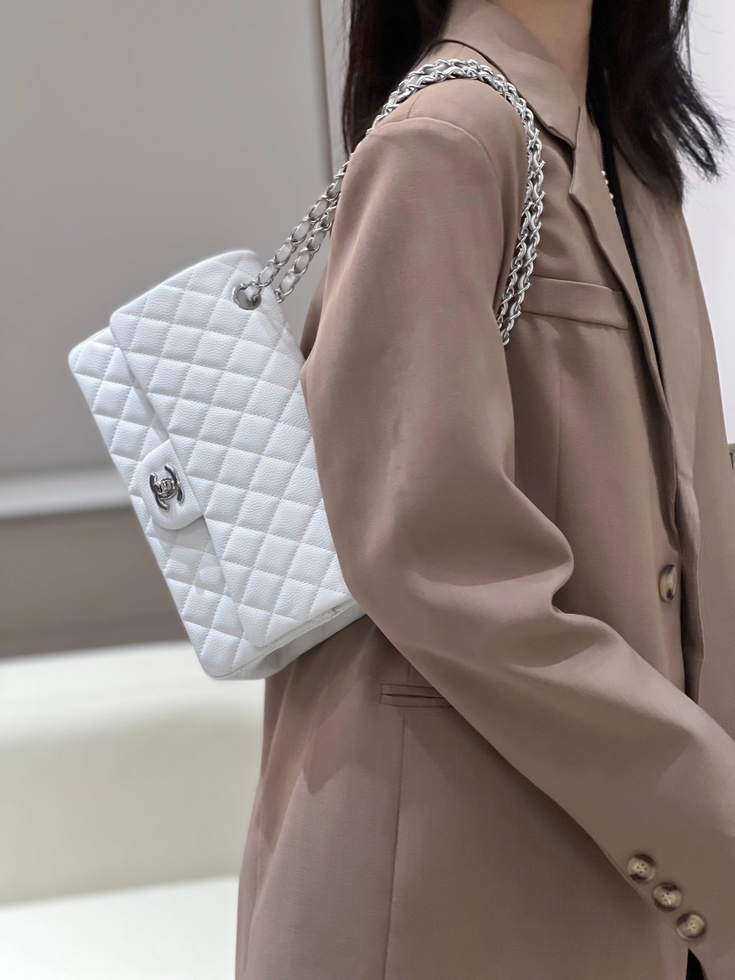 CH CLASSIC 11.12 HANDBAG 25.5 Grained Calfskin White