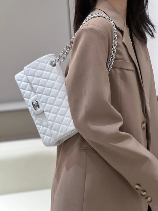 CH CLASSIC 11.12 HANDBAG 25.5 Grained Calfskin White
