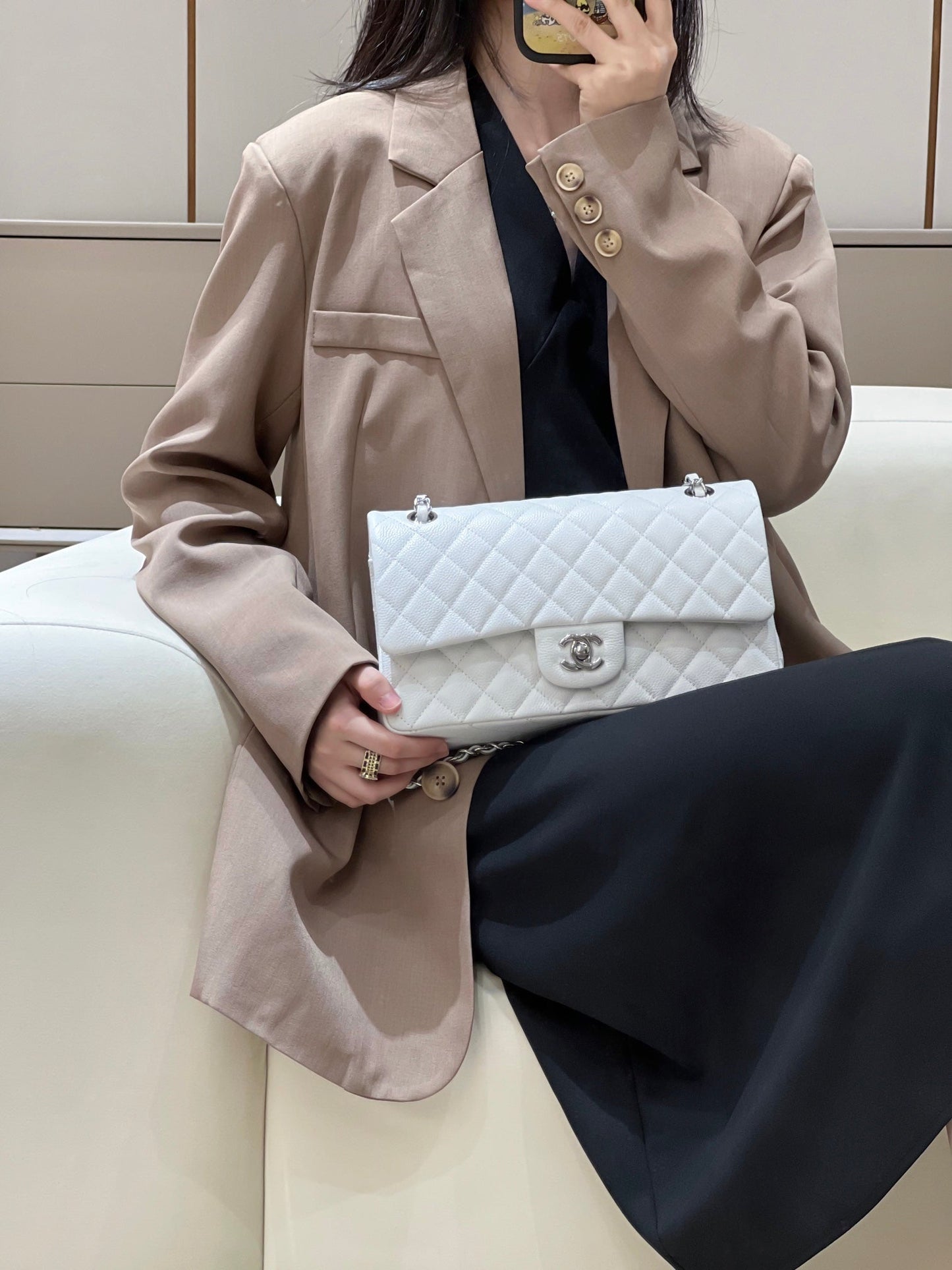 CH CLASSIC 11.12 HANDBAG 25.5 Grained Calfskin White
