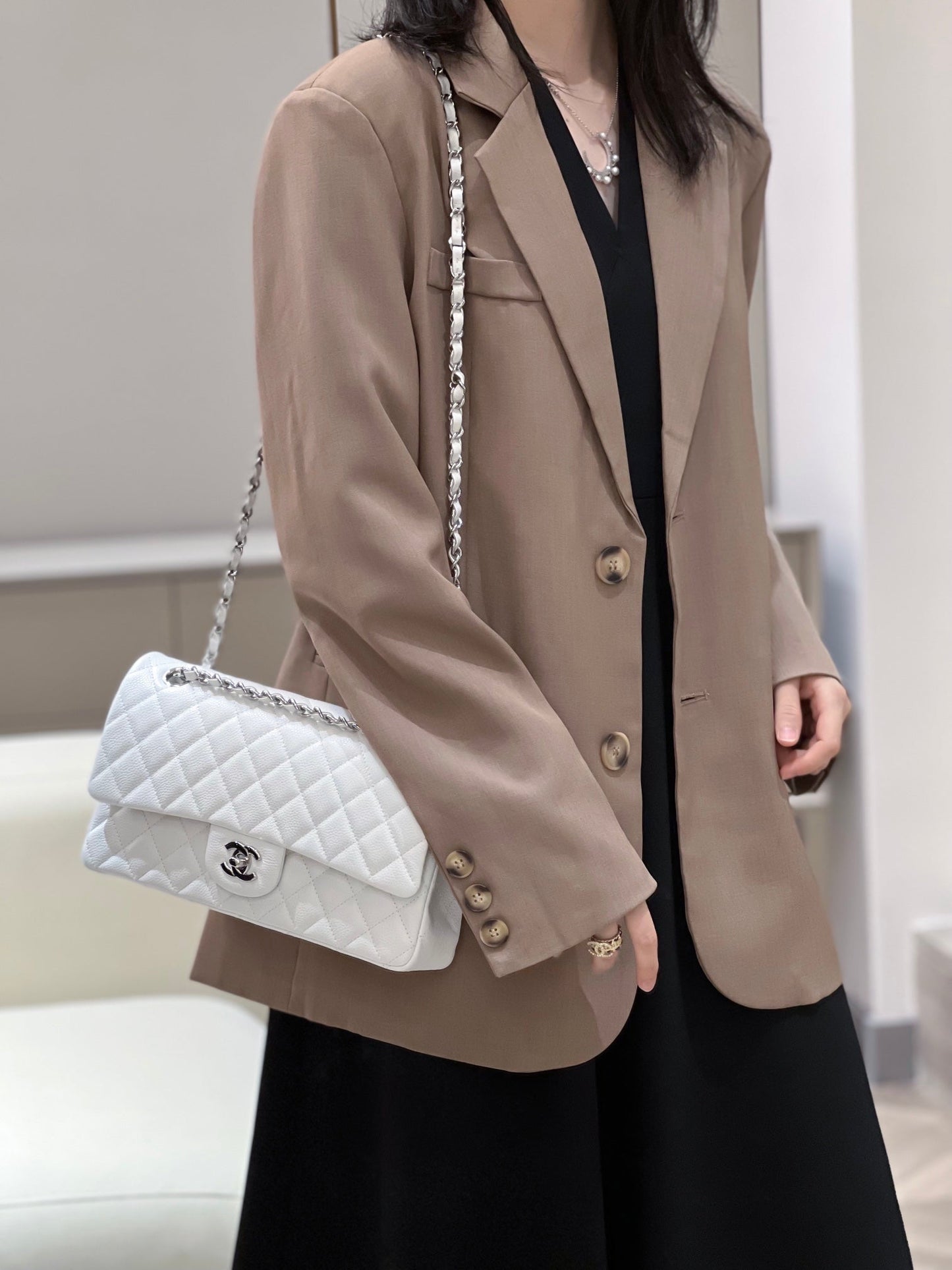 CH CLASSIC 11.12 HANDBAG 25.5 Grained Calfskin White