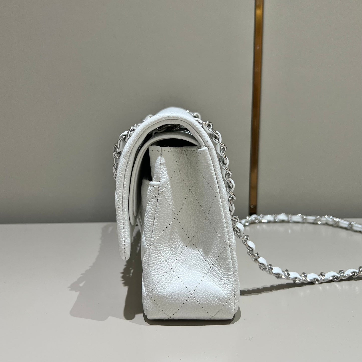CH CLASSIC 11.12 HANDBAG 25.5 Grained Calfskin White