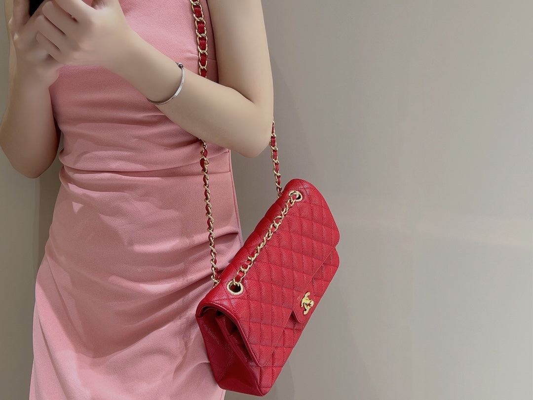 CH CLASSIC 11.12 HANDBAG 25.5 Grained Calfskin Red
