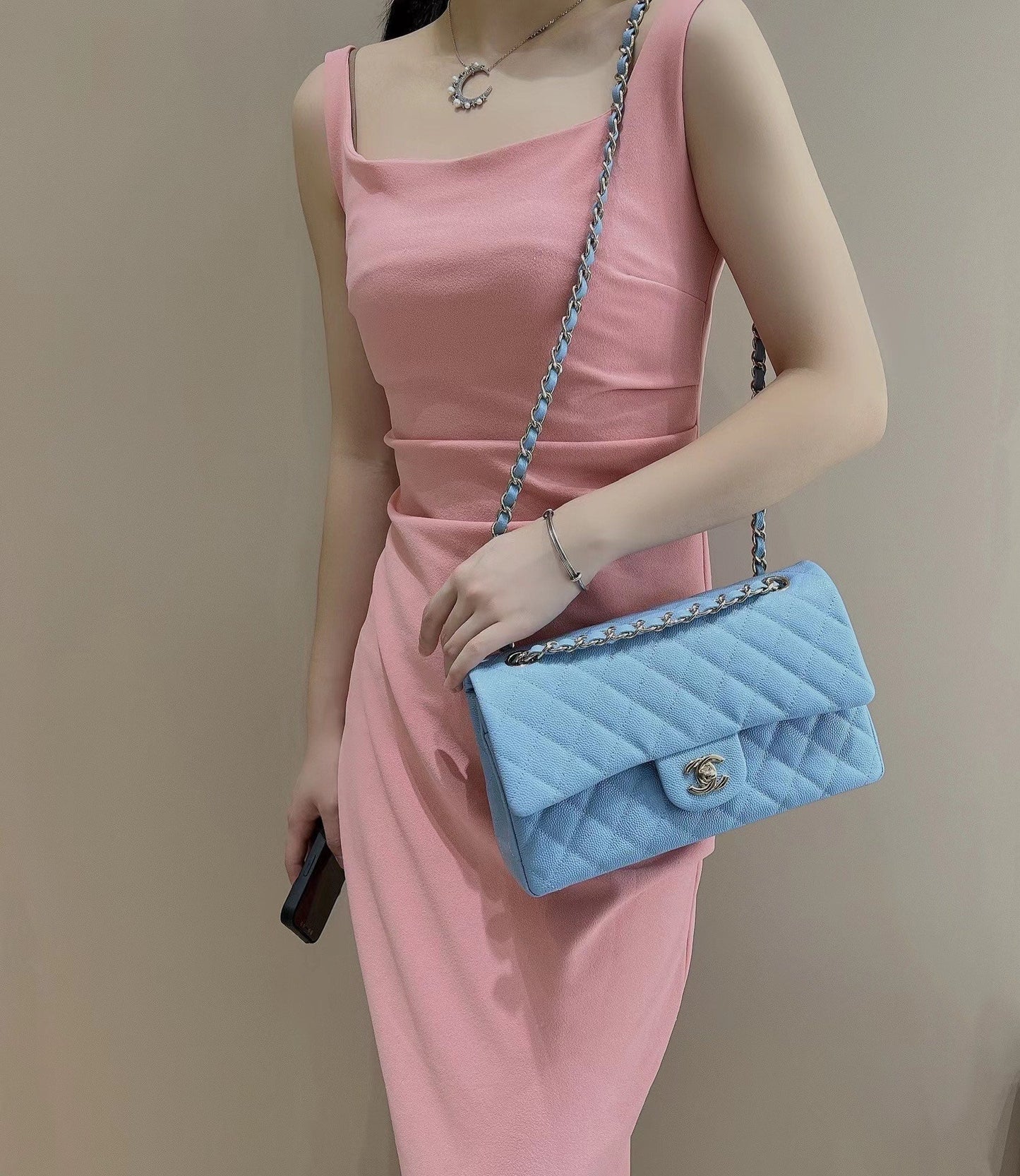 CH CLASSIC 11.12 HANDBAG 25.5 Grained Calfskin Blue