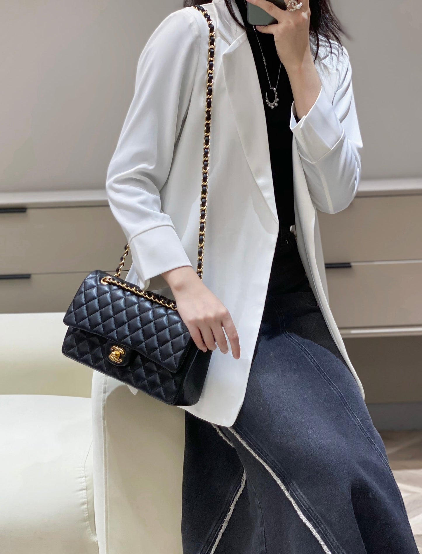 CH  CLASSIC 11.12 HANDBAG 25.5 Lambskin Black