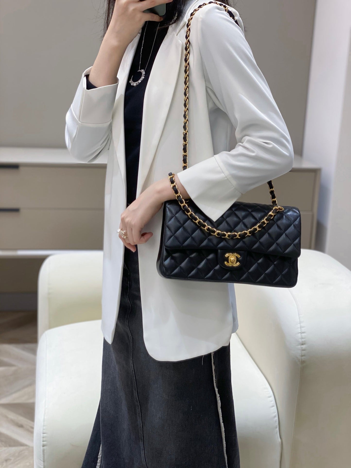 CH  CLASSIC 11.12 HANDBAG 25.5 Lambskin Black