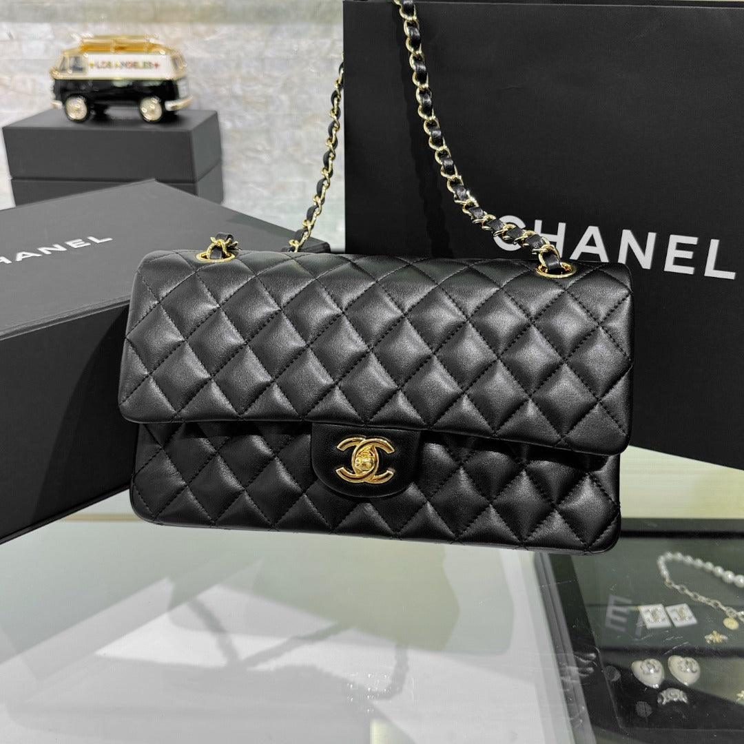 CH  CLASSIC 11.12 HANDBAG 25.5 Lambskin Black