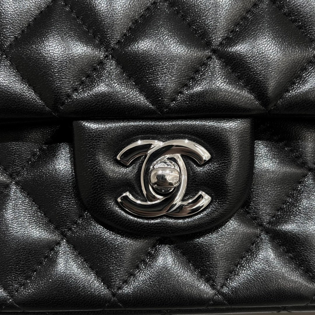CH  CLASSIC 11.12 HANDBAG 25.5 Lambskin Black