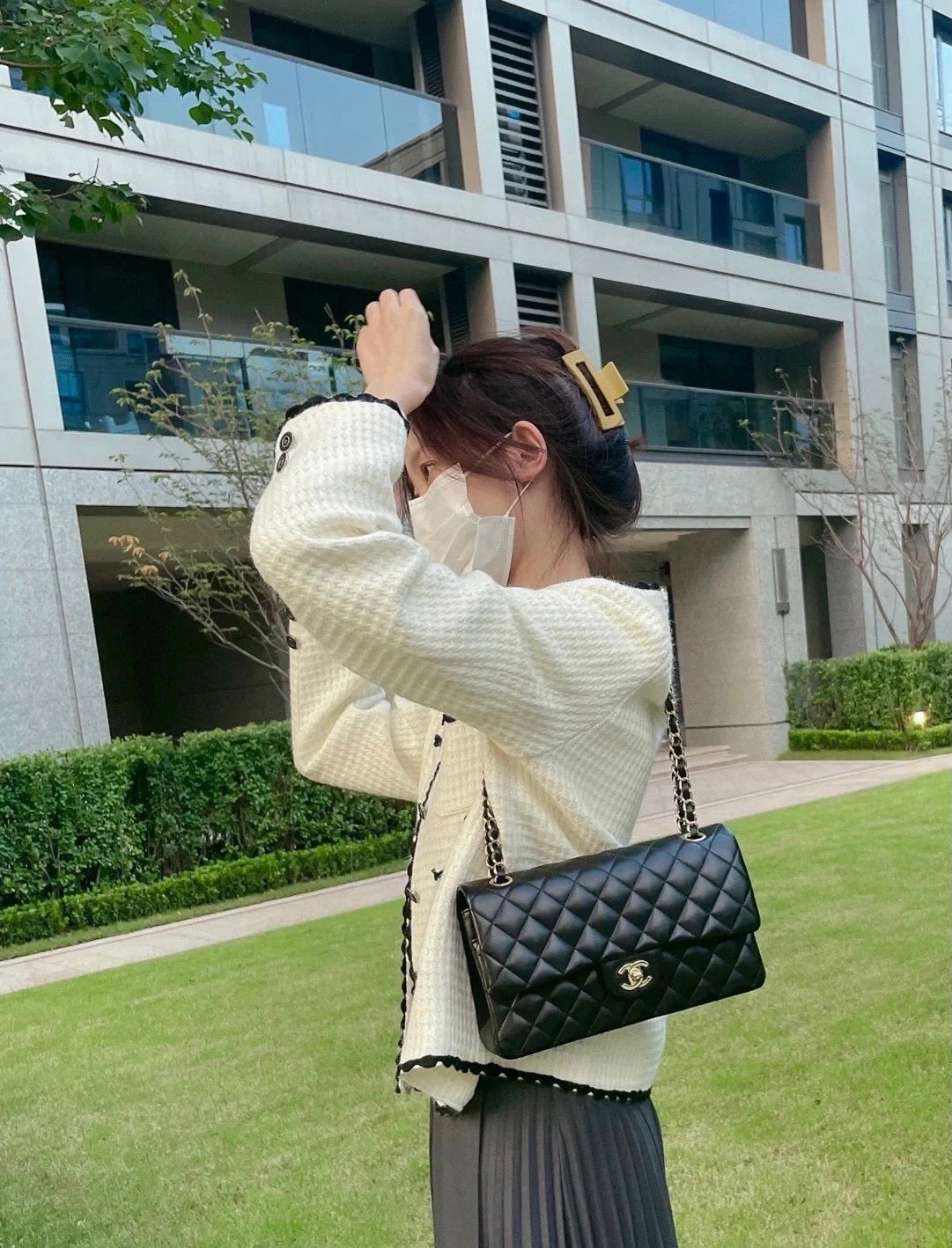 CH  CLASSIC 11.12 HANDBAG 25.5 Lambskin Black