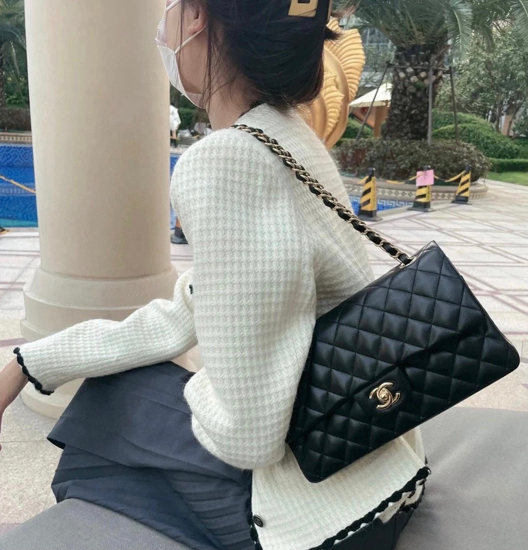 CH  CLASSIC 11.12 HANDBAG 25.5 Lambskin Black