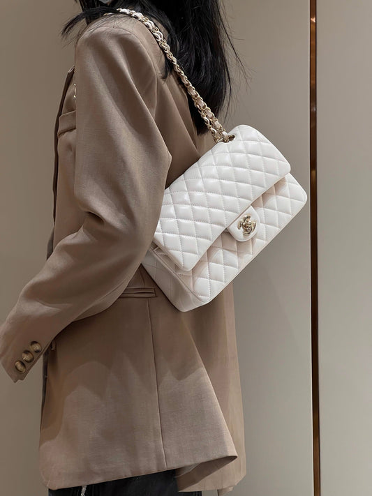 CH CLASSIC 11.12 HANDBAG 25.5 Lambskin Off-White