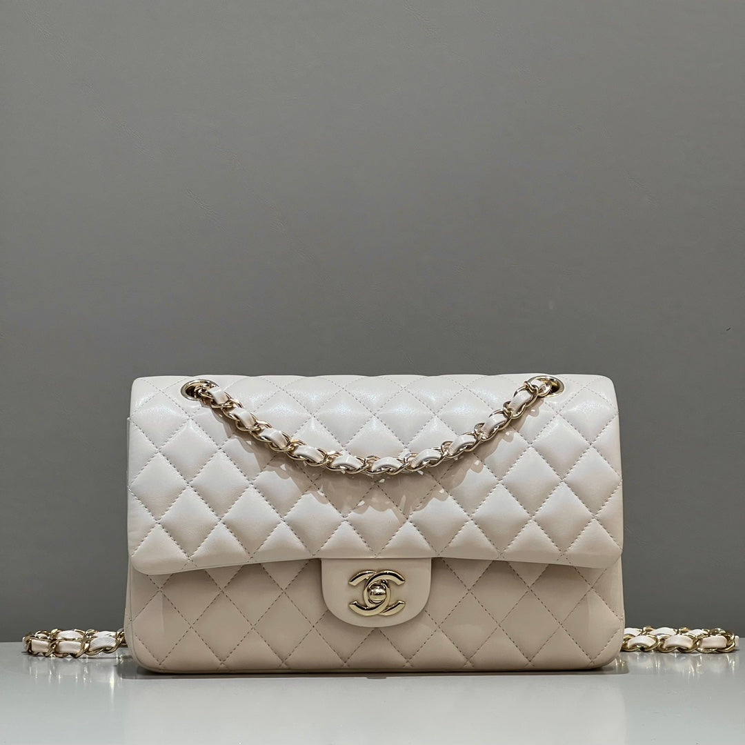 CH CLASSIC 11.12 HANDBAG 25.5 Lambskin Off-White