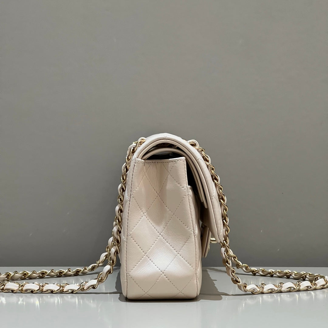 CH CLASSIC 11.12 HANDBAG 25.5 Lambskin Off-White