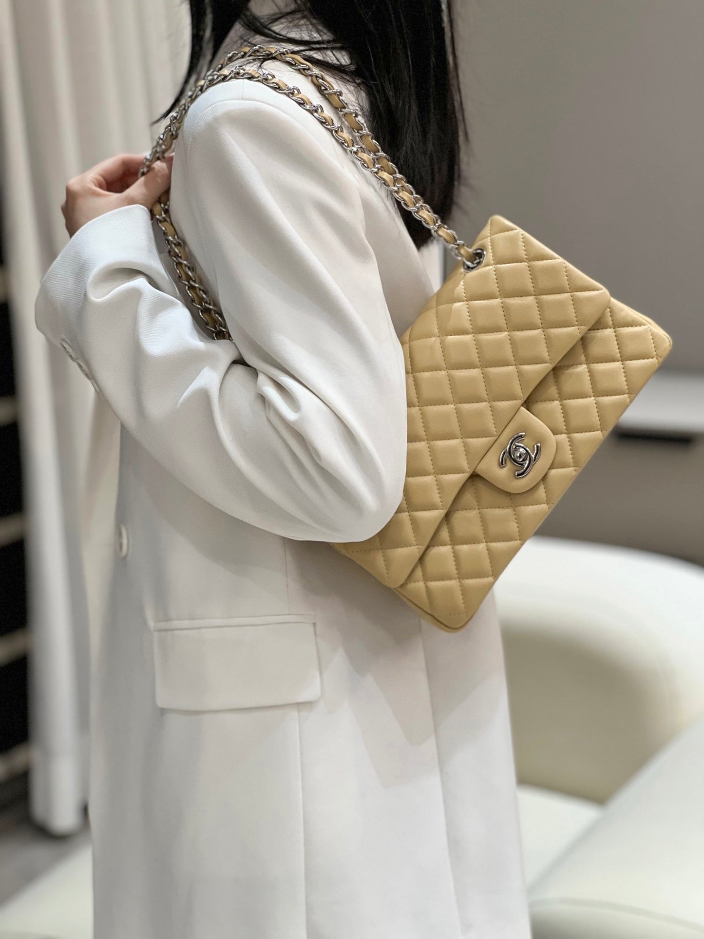 CH CLASSIC 11.12 HANDBAG 25.5 Lambskin Apricot