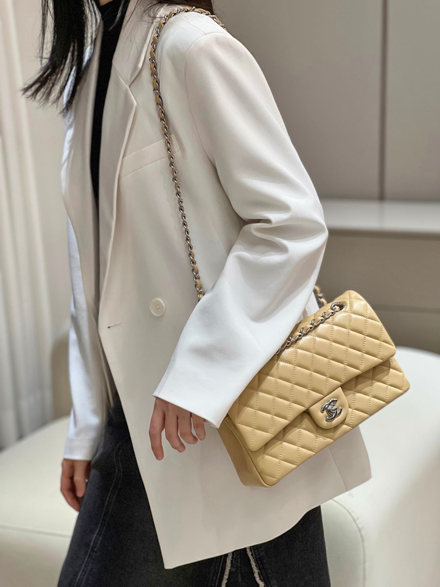 CH CLASSIC 11.12 HANDBAG 25.5 Lambskin Apricot
