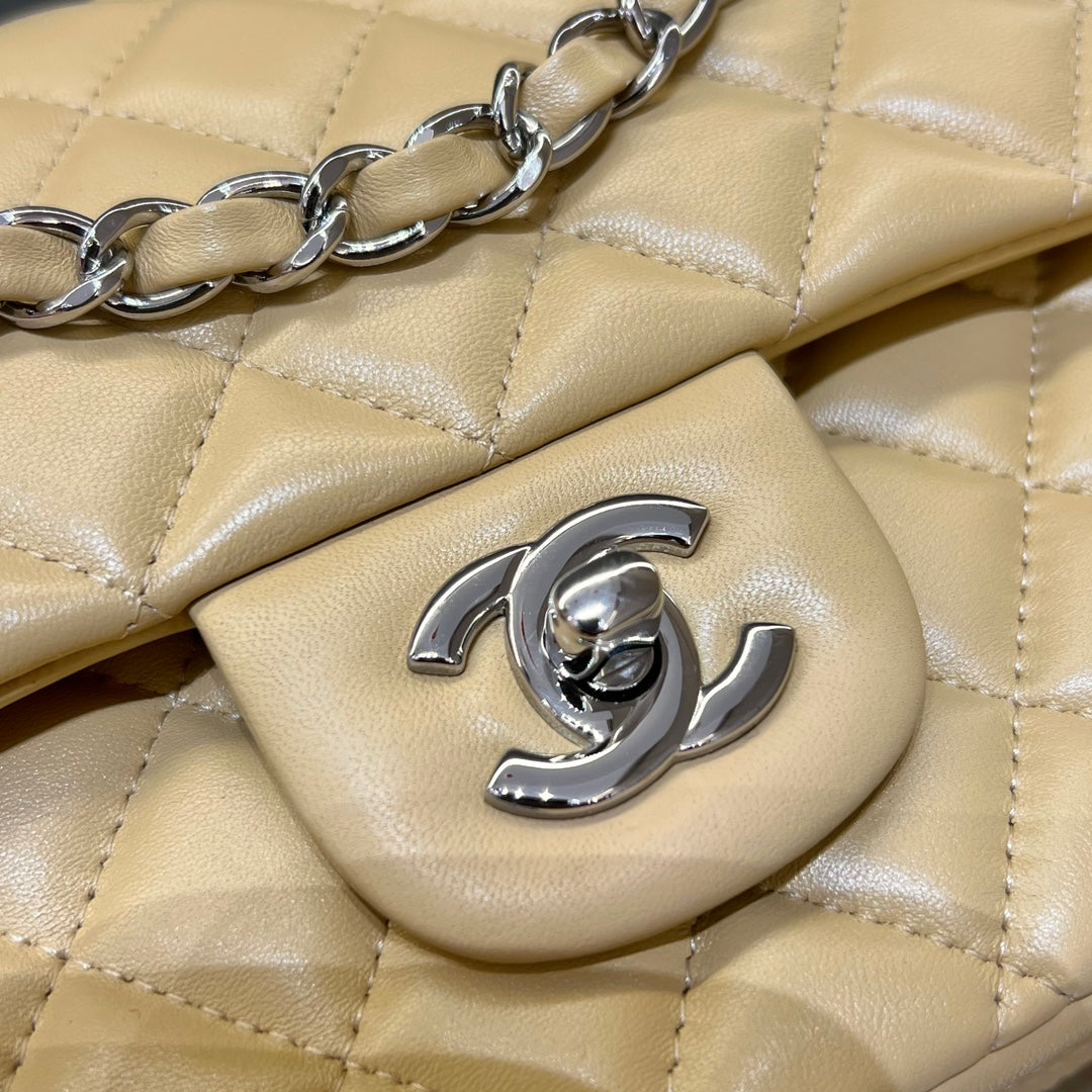 CH CLASSIC 11.12 HANDBAG 25.5 Lambskin Apricot