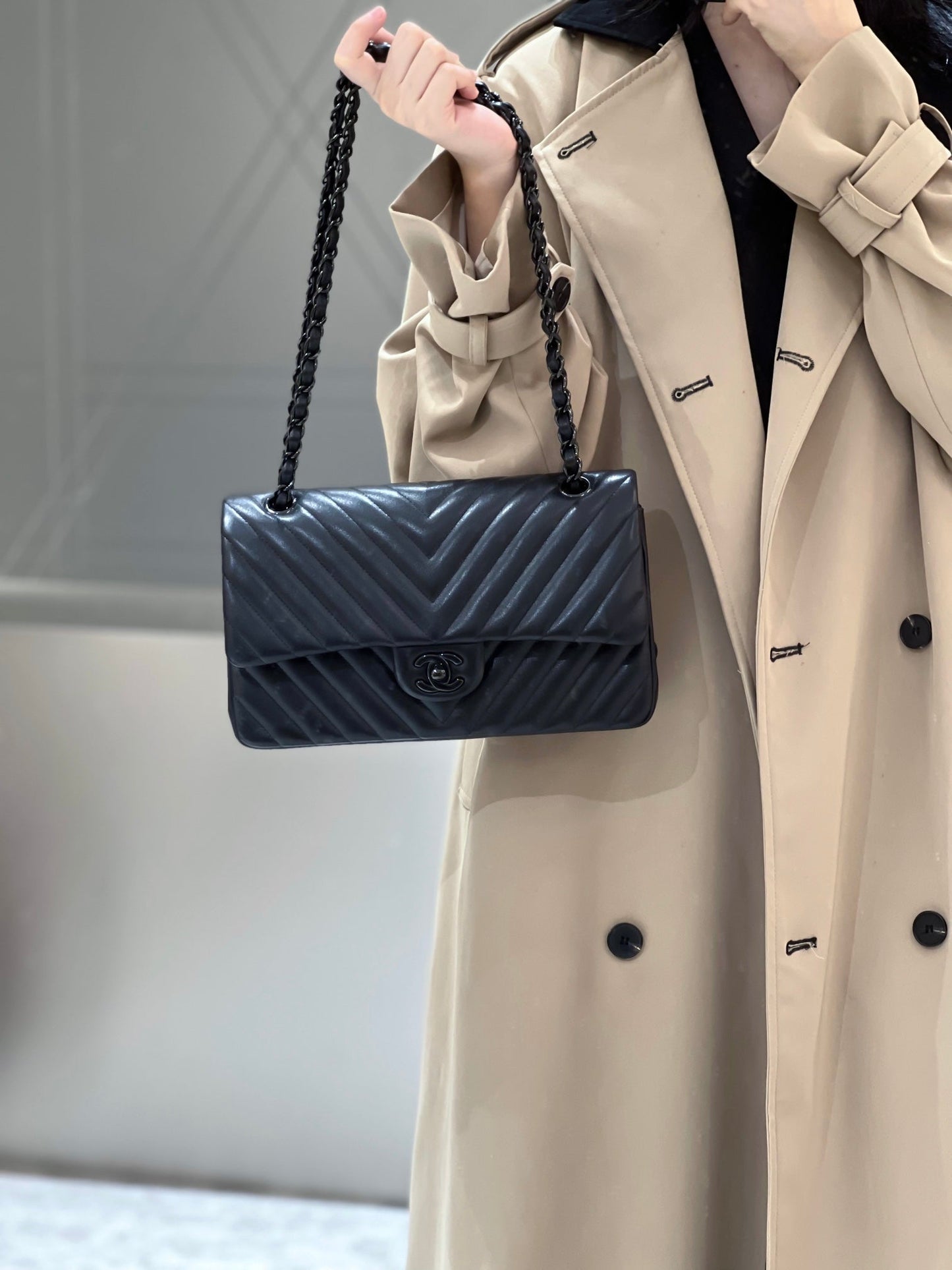 CH CLASSIC 11.12 HANDBAG 25.5 Lambskin V Pattern Black