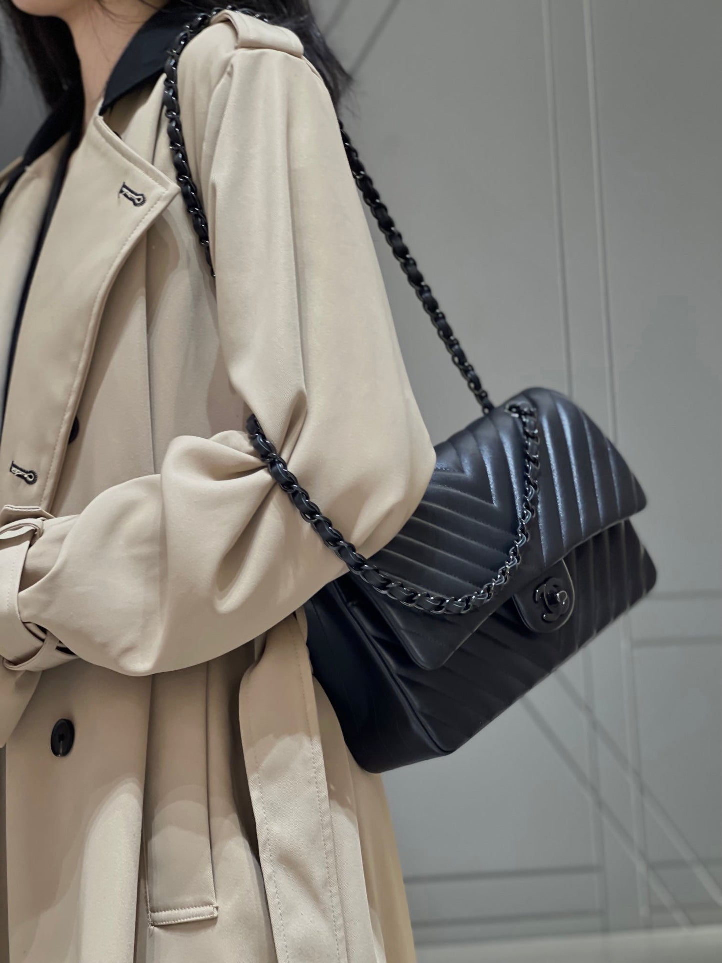 CH CLASSIC 11.12 HANDBAG 25.5 Lambskin V Pattern Black