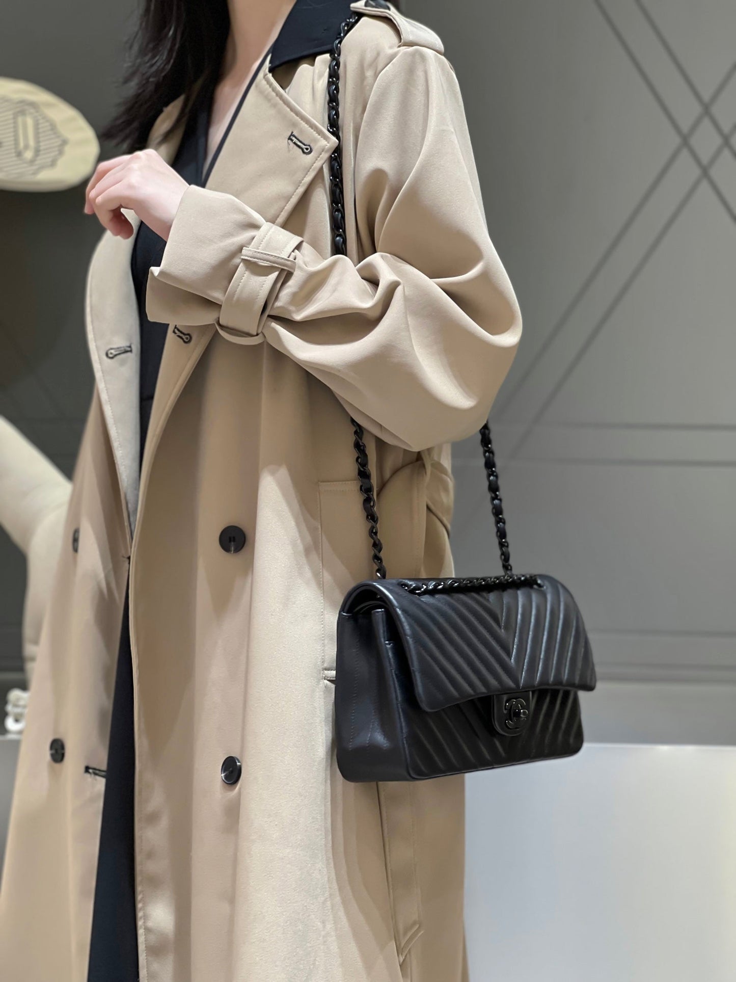 CH CLASSIC 11.12 HANDBAG 25.5 Lambskin V Pattern Black