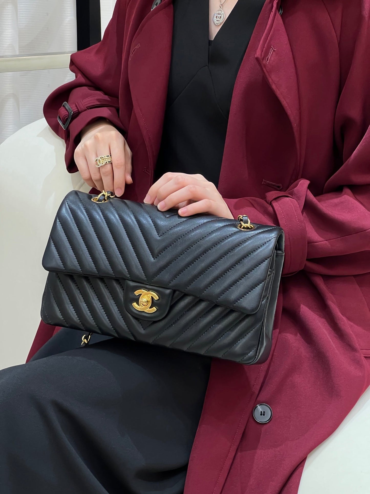 CH CLASSIC 11.12 HANDBAG 25.5 Lambskin V Pattern Black