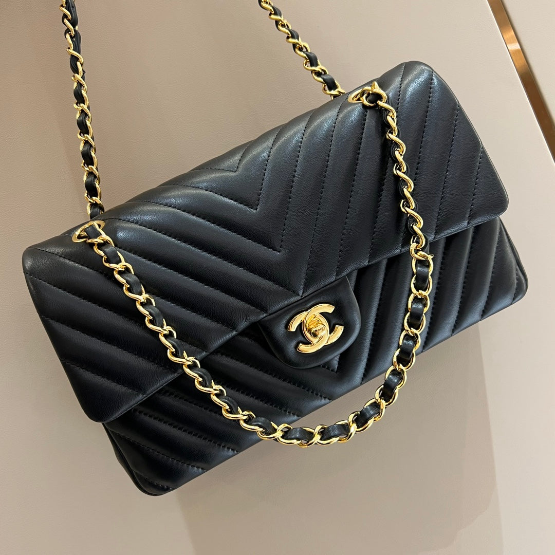CH CLASSIC 11.12 HANDBAG 25.5 Lambskin V Pattern Black