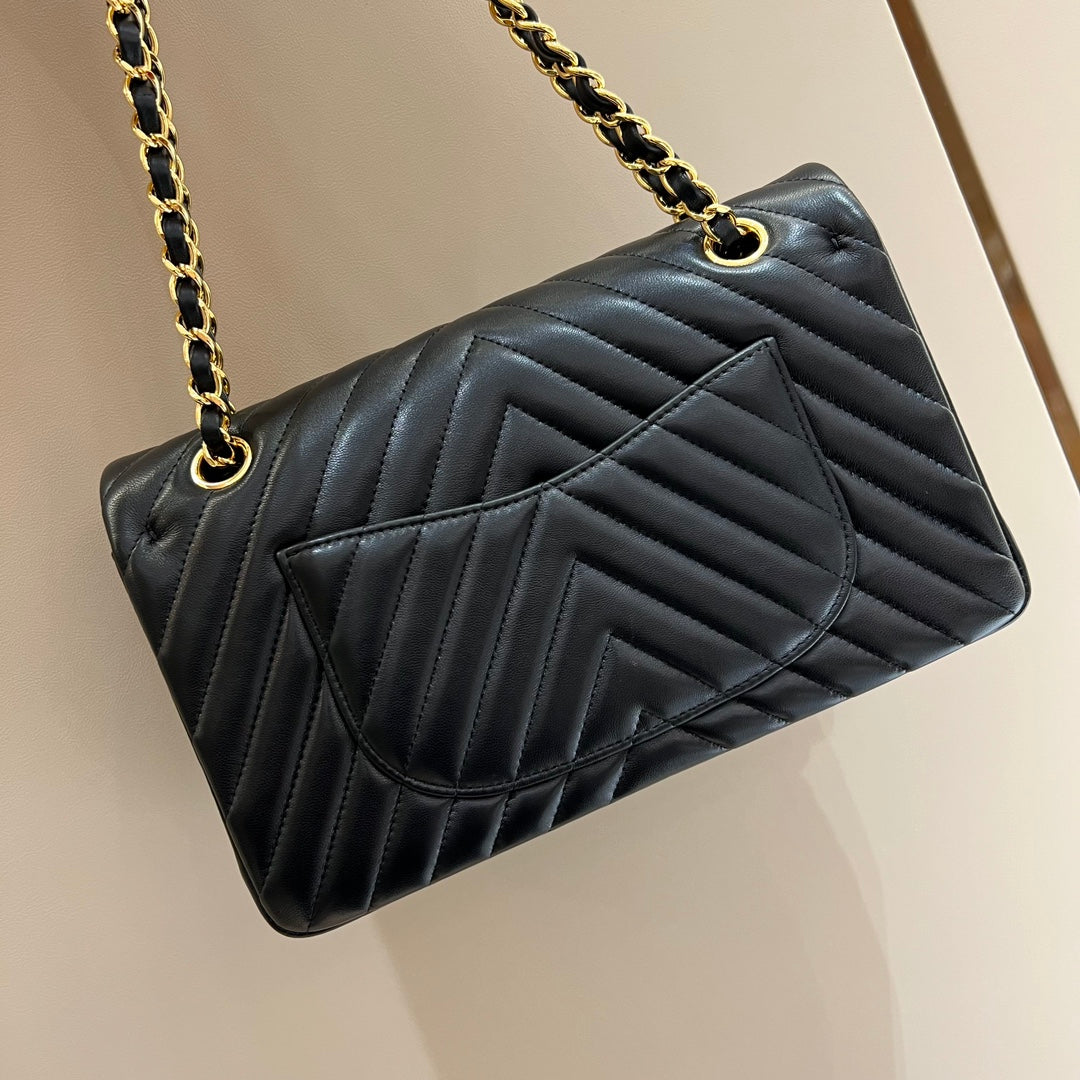 CH CLASSIC 11.12 HANDBAG 25.5 Lambskin V Pattern Black
