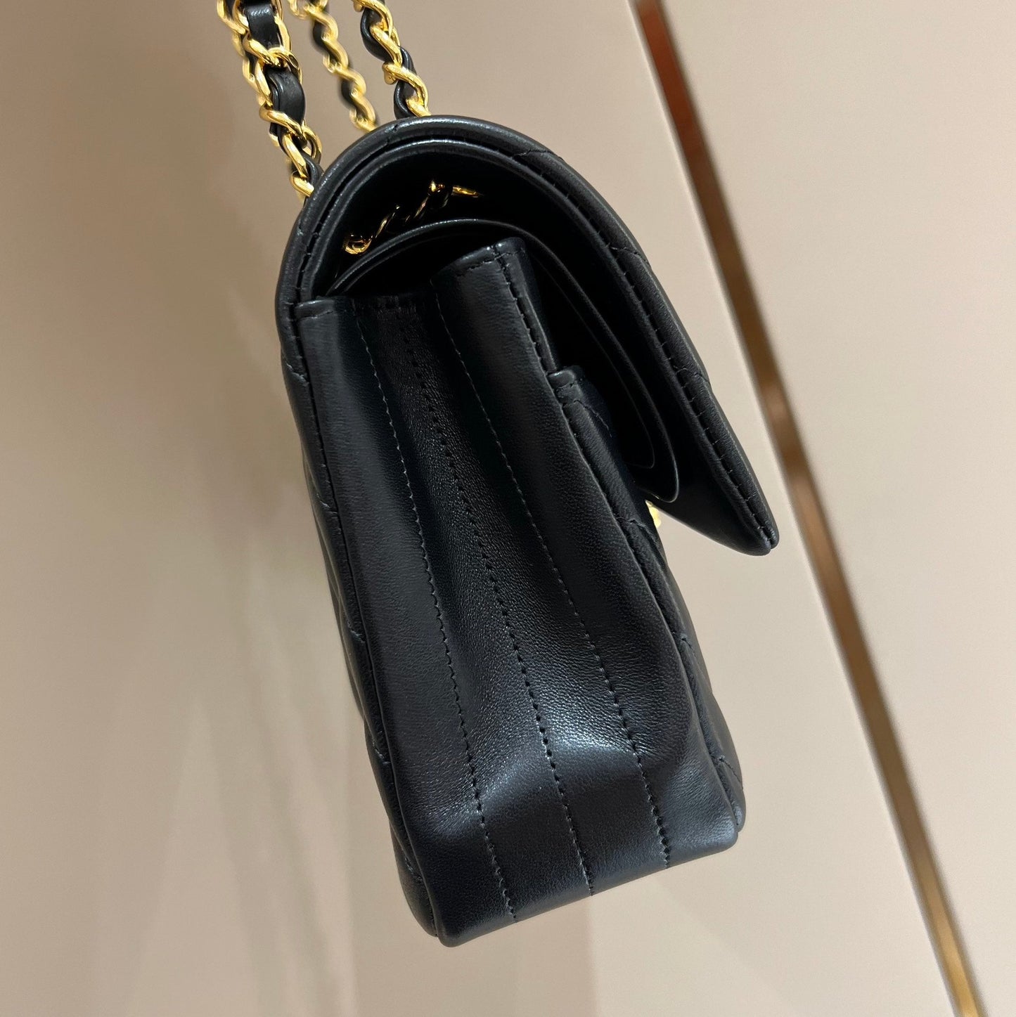 CH CLASSIC 11.12 HANDBAG 25.5 Lambskin V Pattern Black