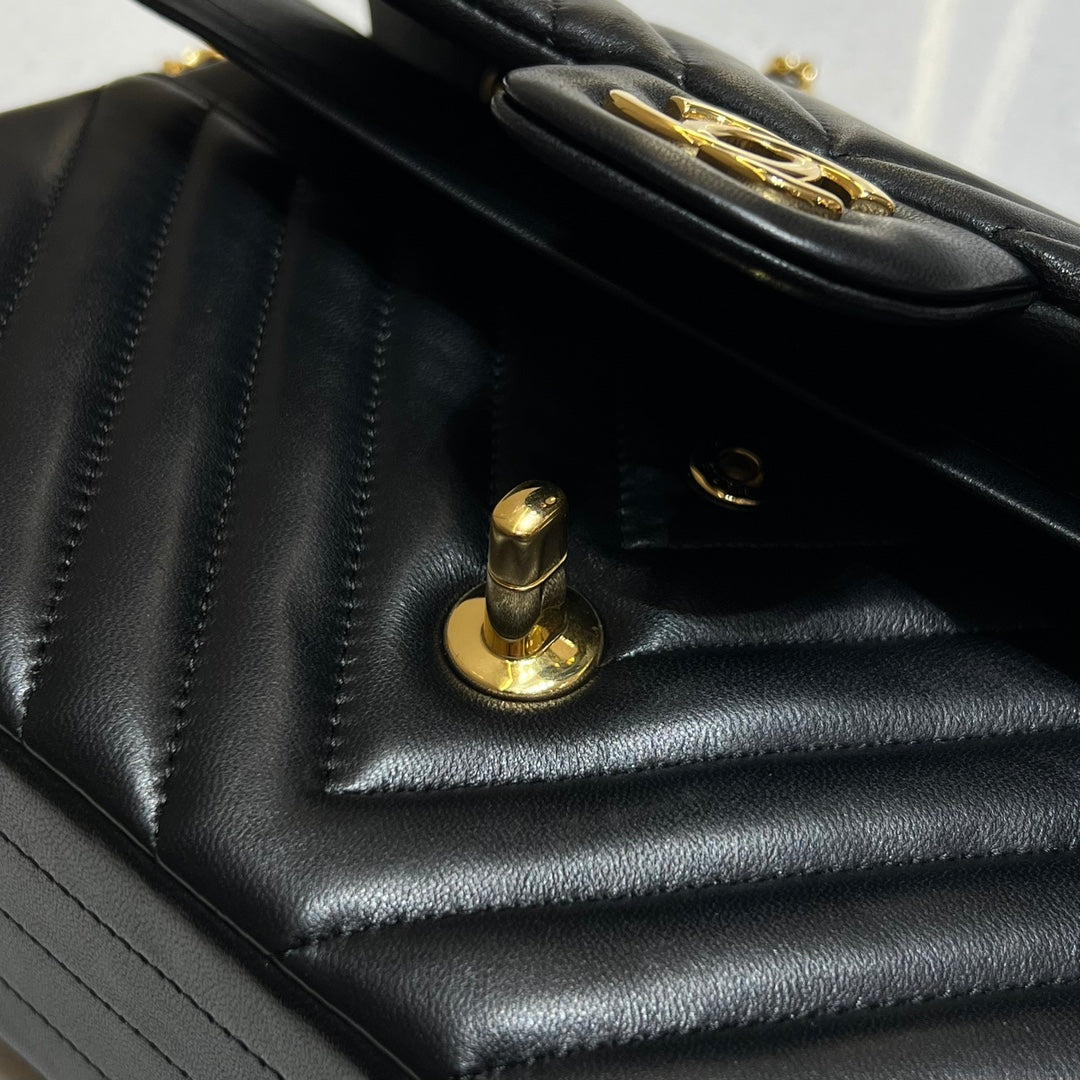 CH CLASSIC 11.12 HANDBAG 25.5 Lambskin V Pattern Black