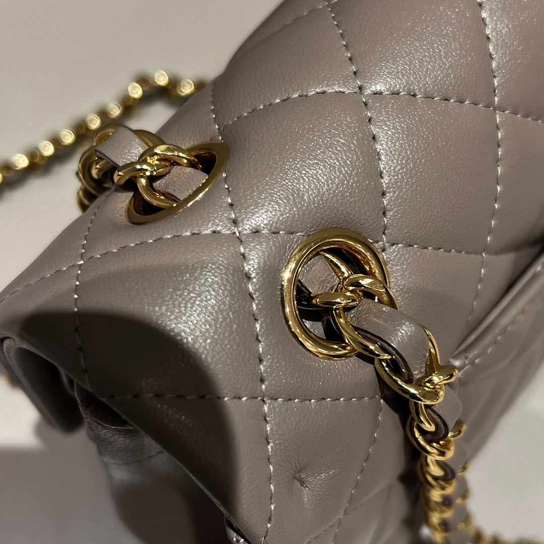 CH CLASSIC 11.12 HANDBAG 25.5 Lambskin Turtledove Gray