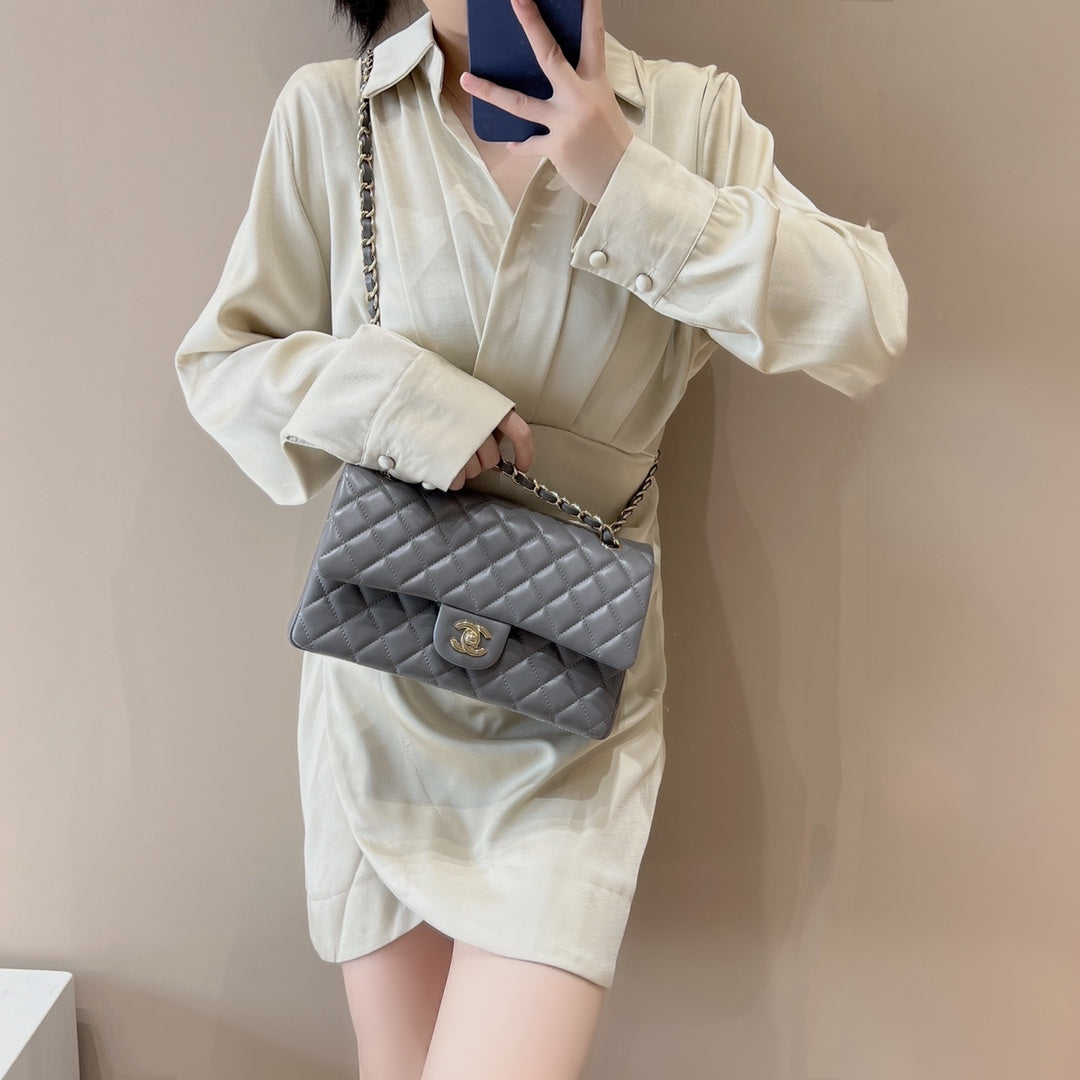 CH CLASSIC 11.12 HANDBAG 25.5 Lambskin High-grade gray