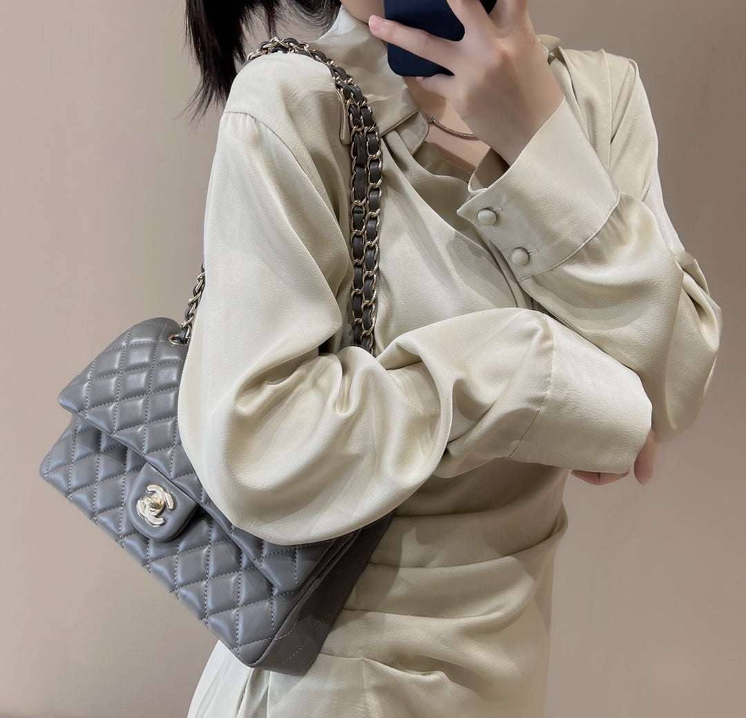 CH CLASSIC 11.12 HANDBAG 25.5 Lambskin High-grade gray