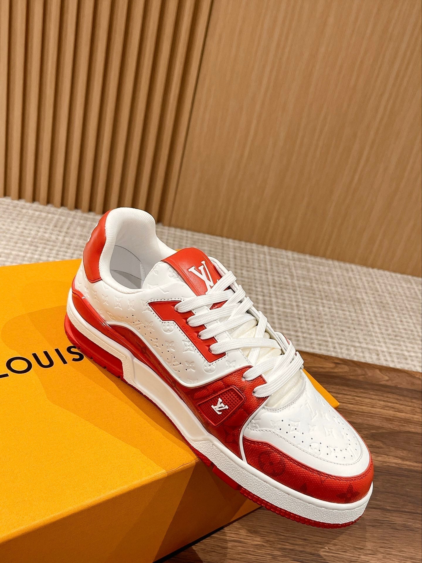 Couple's 𝘁𝗿𝗮𝗶𝗻𝗲𝗿 series latest sports shoes