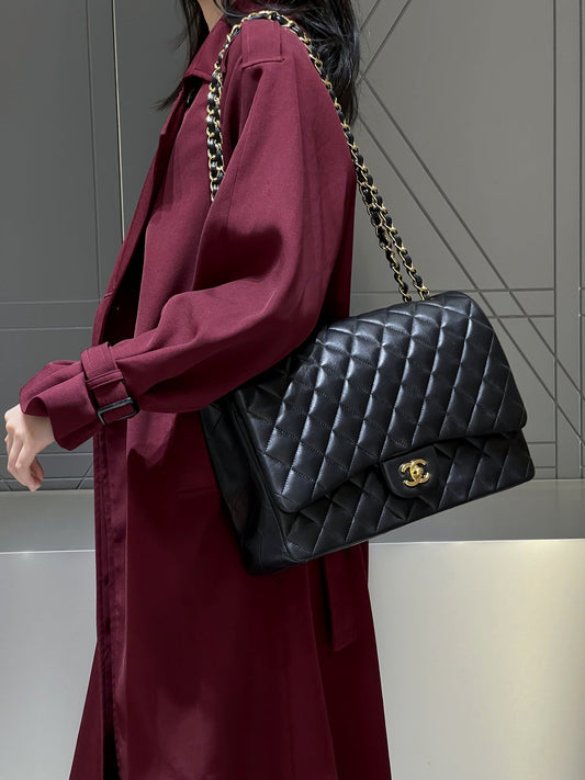 CH  MAXI CLASSIC HANDBAG 33 Lambskin Black