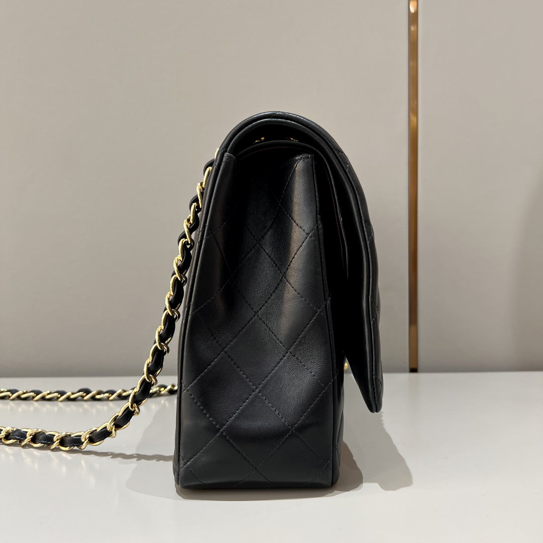 CH  MAXI CLASSIC HANDBAG 33 Lambskin Black