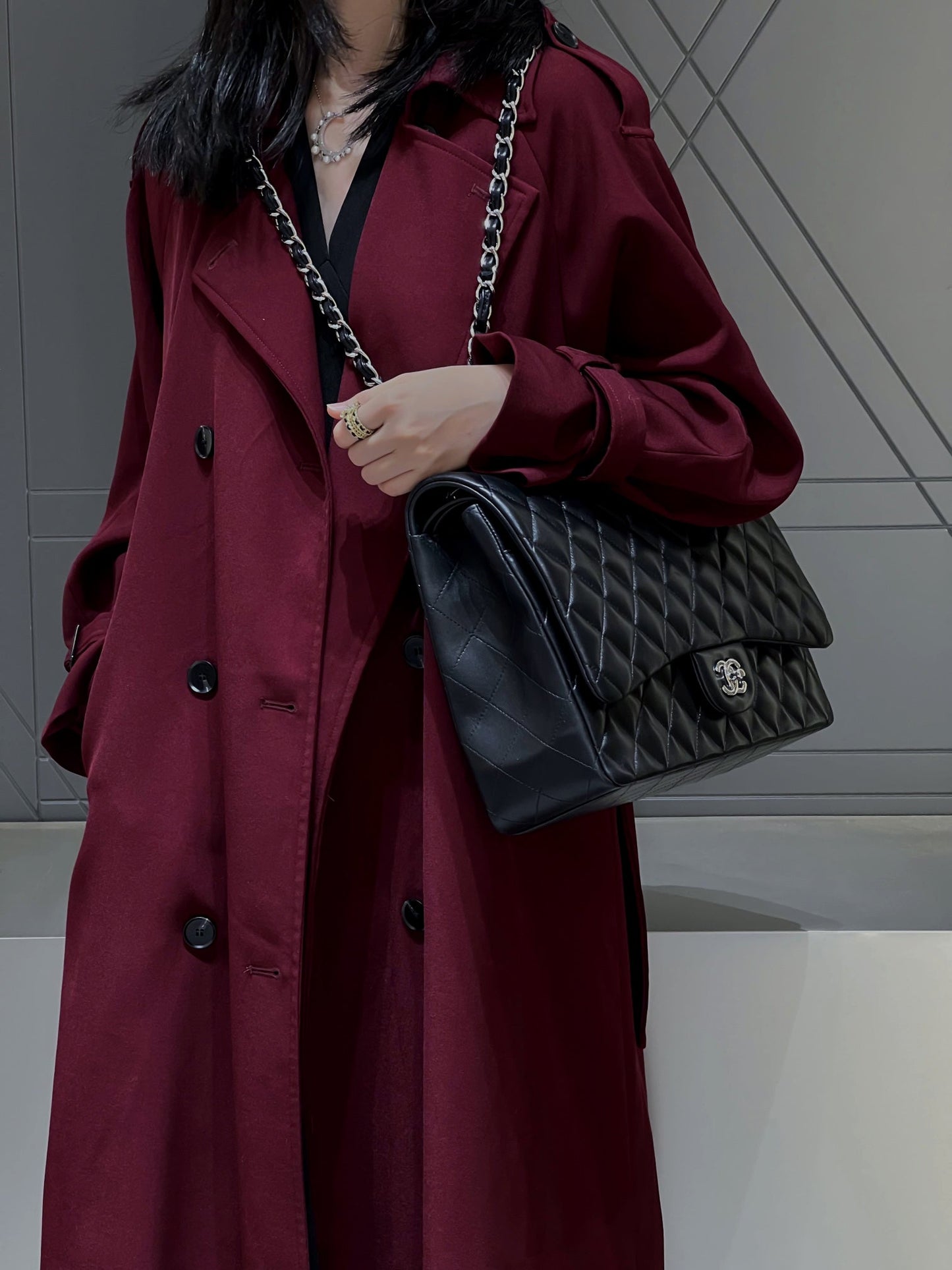 CH  MAXI CLASSIC HANDBAG 33 Lambskin Black