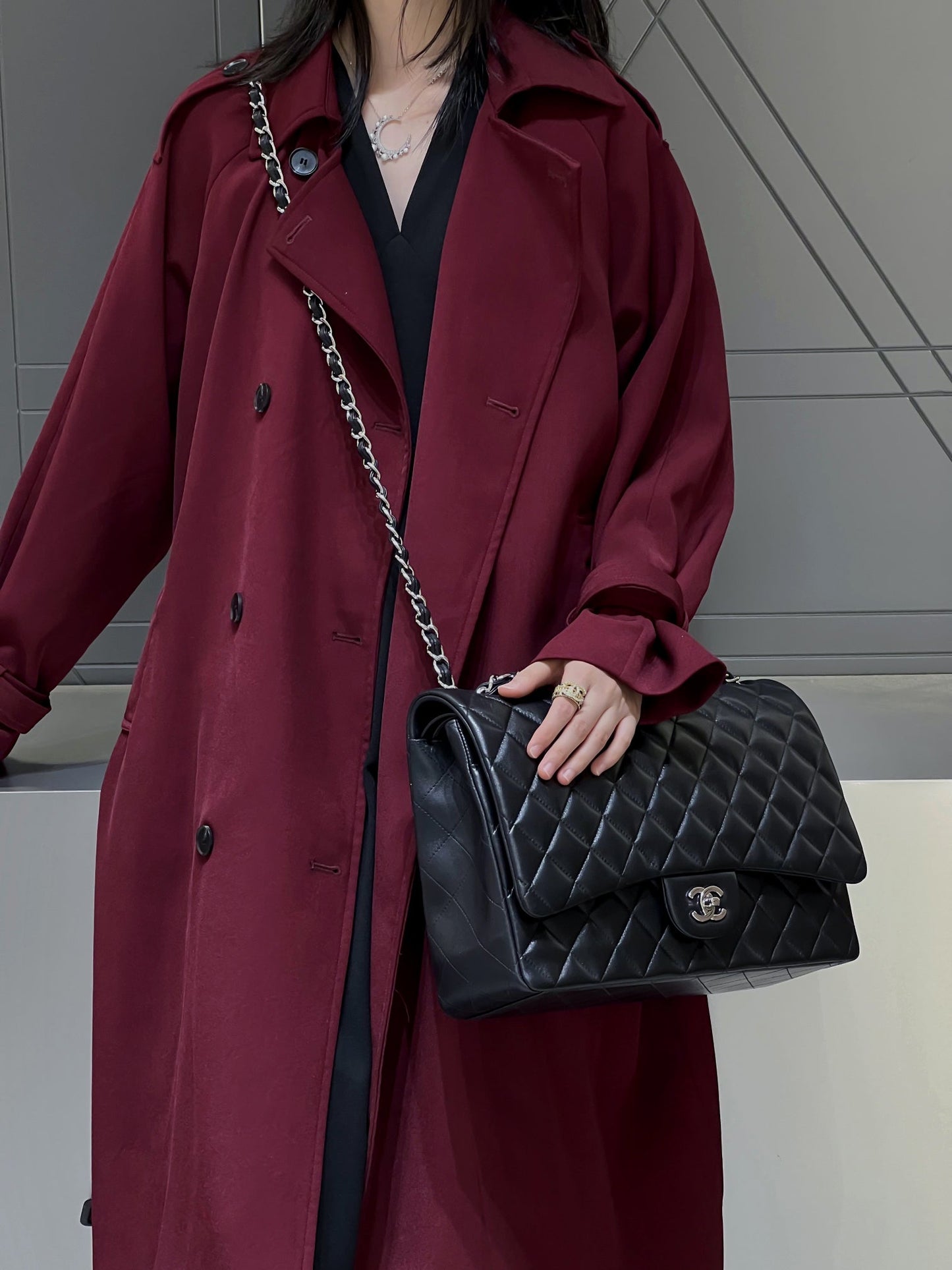 CH  MAXI CLASSIC HANDBAG 33 Lambskin Black