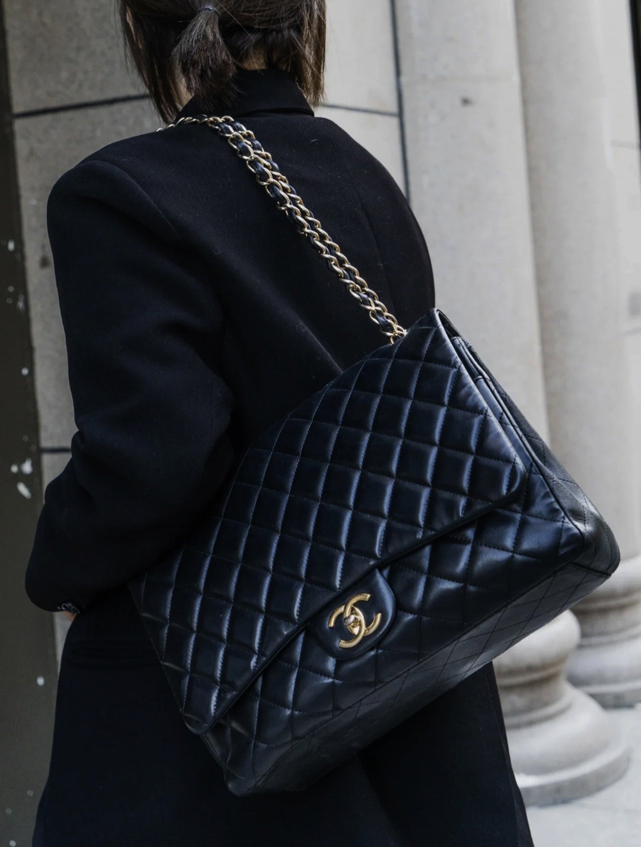 CH  MAXI CLASSIC HANDBAG 33 Lambskin Black