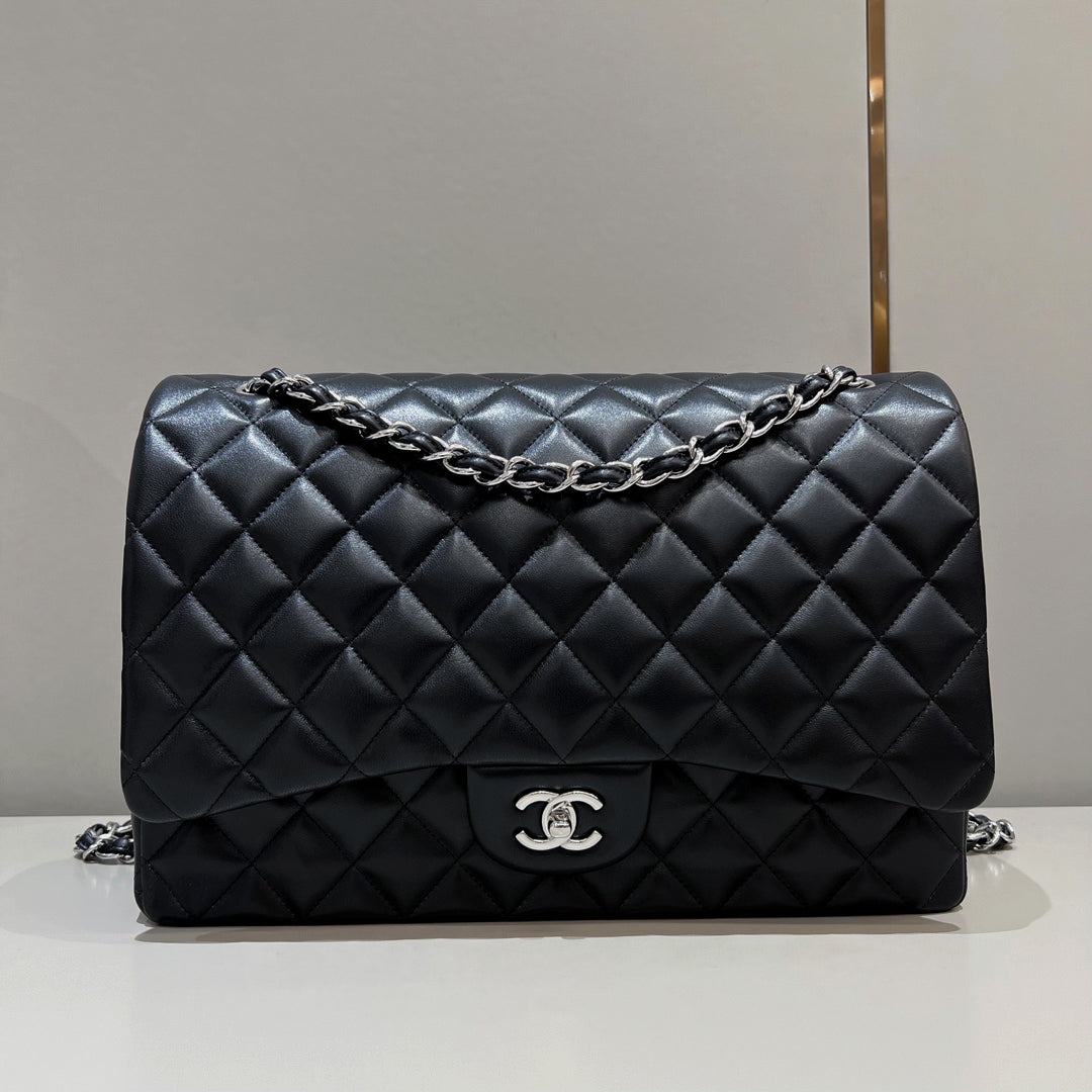 CH  MAXI CLASSIC HANDBAG 33 Lambskin Black
