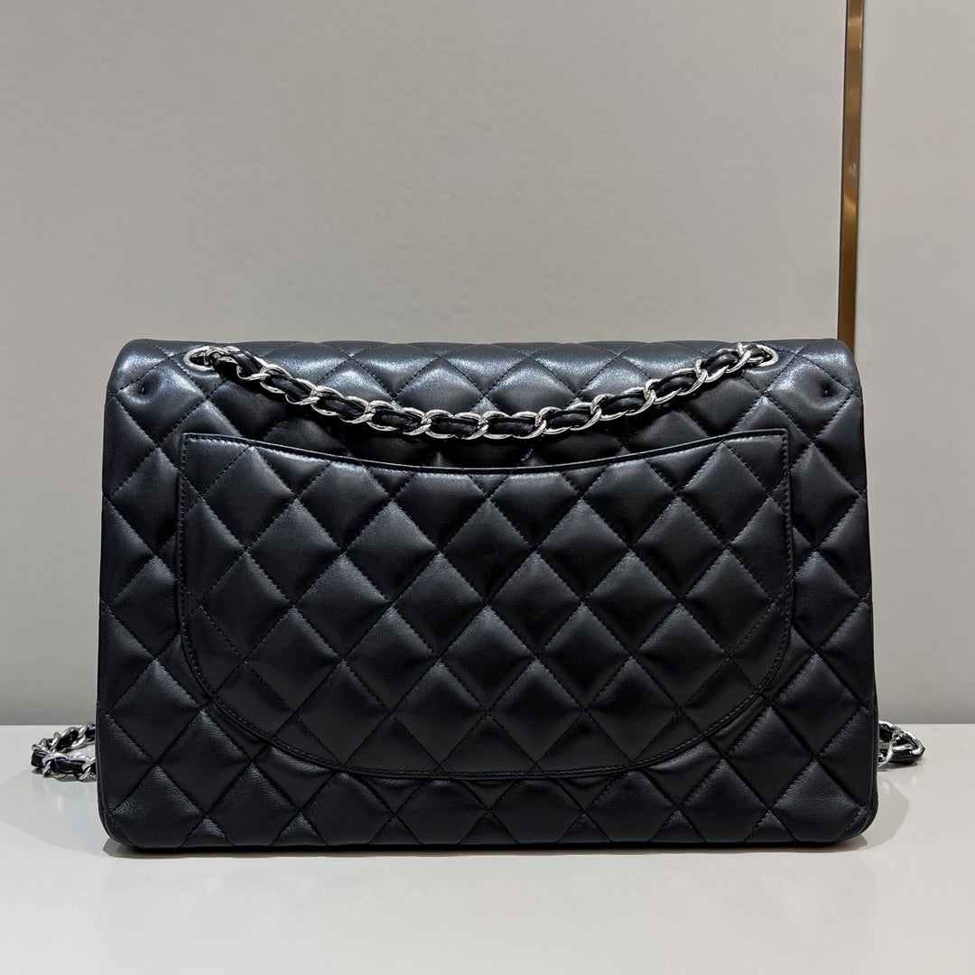 CH  MAXI CLASSIC HANDBAG 33 Lambskin Black