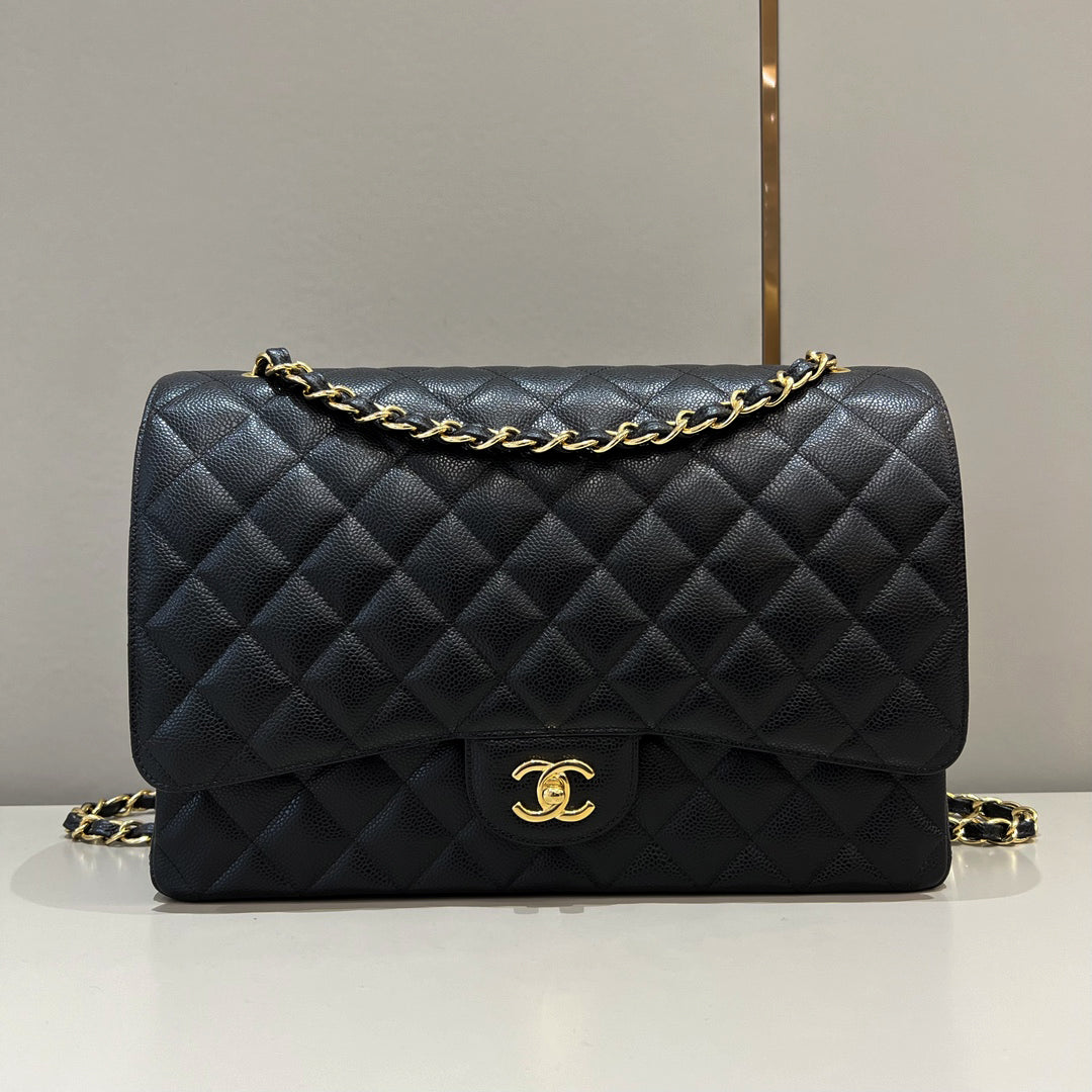 CH  MAXI CLASSIC HANDBAG 33 Grained Calfskin Black