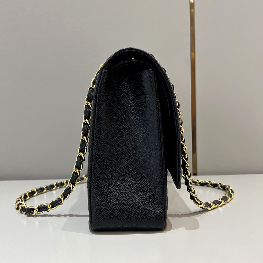 CH  MAXI CLASSIC HANDBAG 33 Grained Calfskin Black