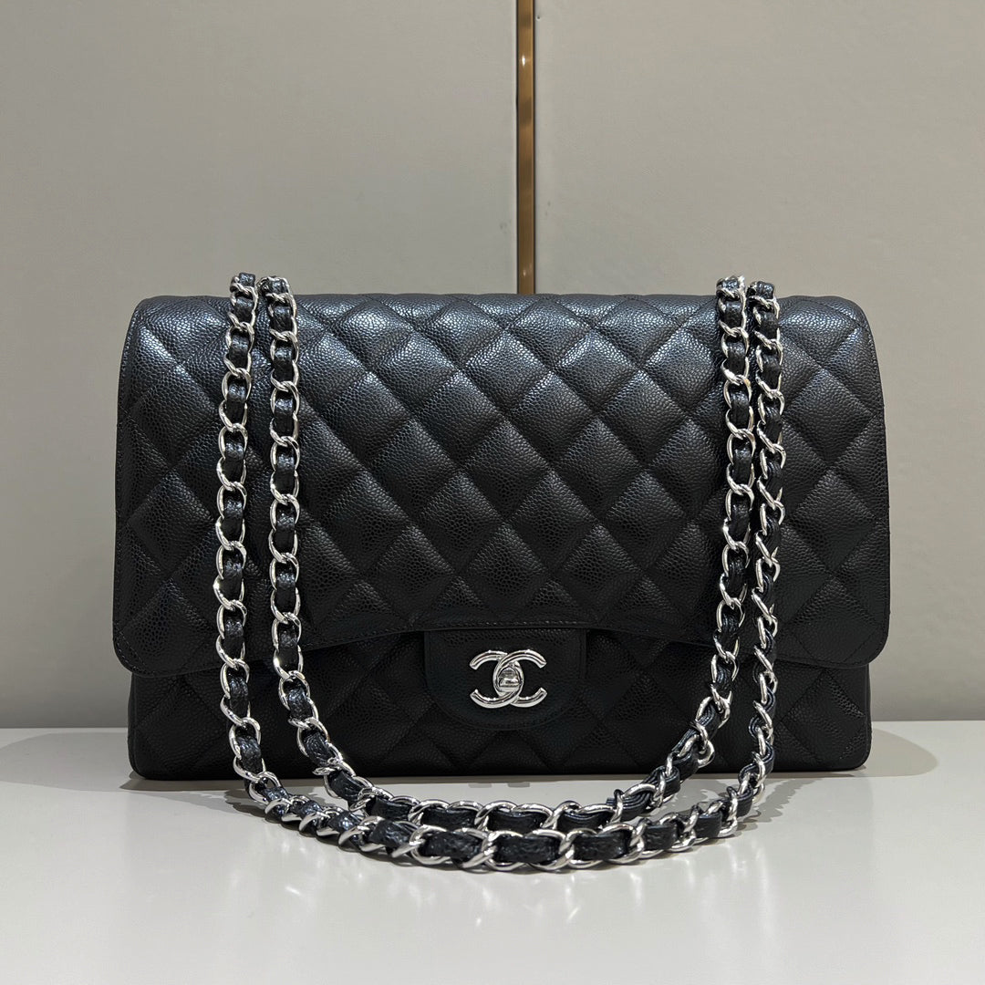CH  MAXI CLASSIC HANDBAG 33 Grained Calfskin Black