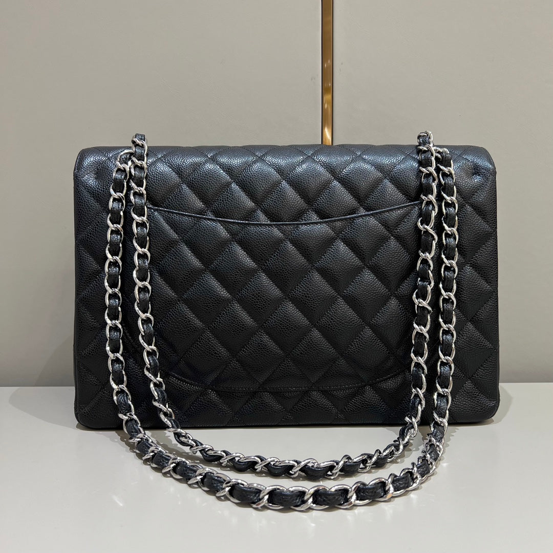 CH  MAXI CLASSIC HANDBAG 33 Grained Calfskin Black