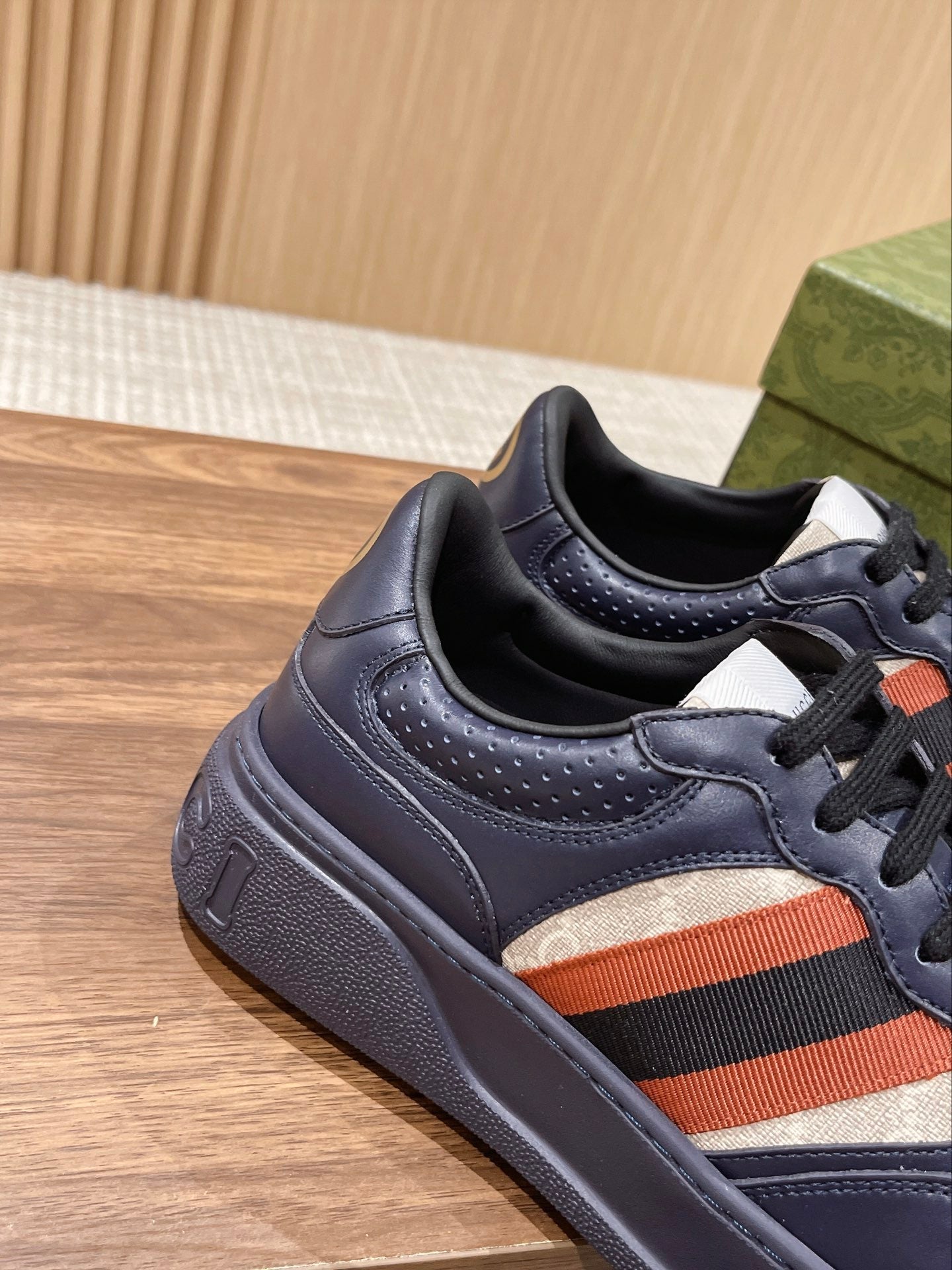 Couple's 𝐂𝐡𝐮𝐧𝐤𝐲  latest biscuit shoes