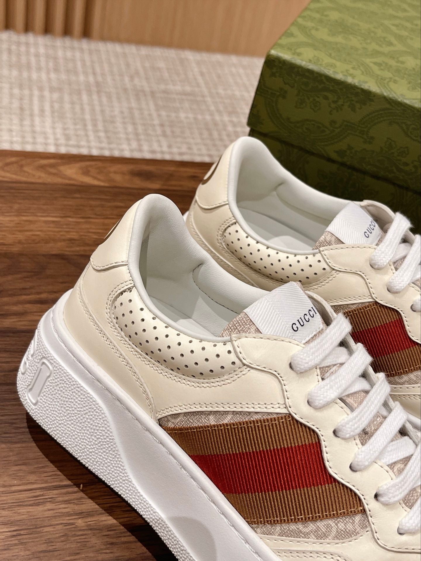 Couple's 𝐂𝐡𝐮𝐧𝐤𝐲  latest biscuit shoes