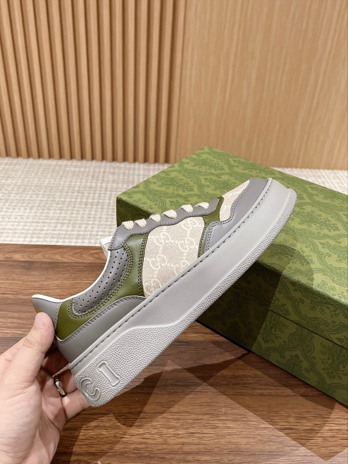 Couple's 𝐂𝐡𝐮𝐧𝐤𝐲  latest biscuit shoes