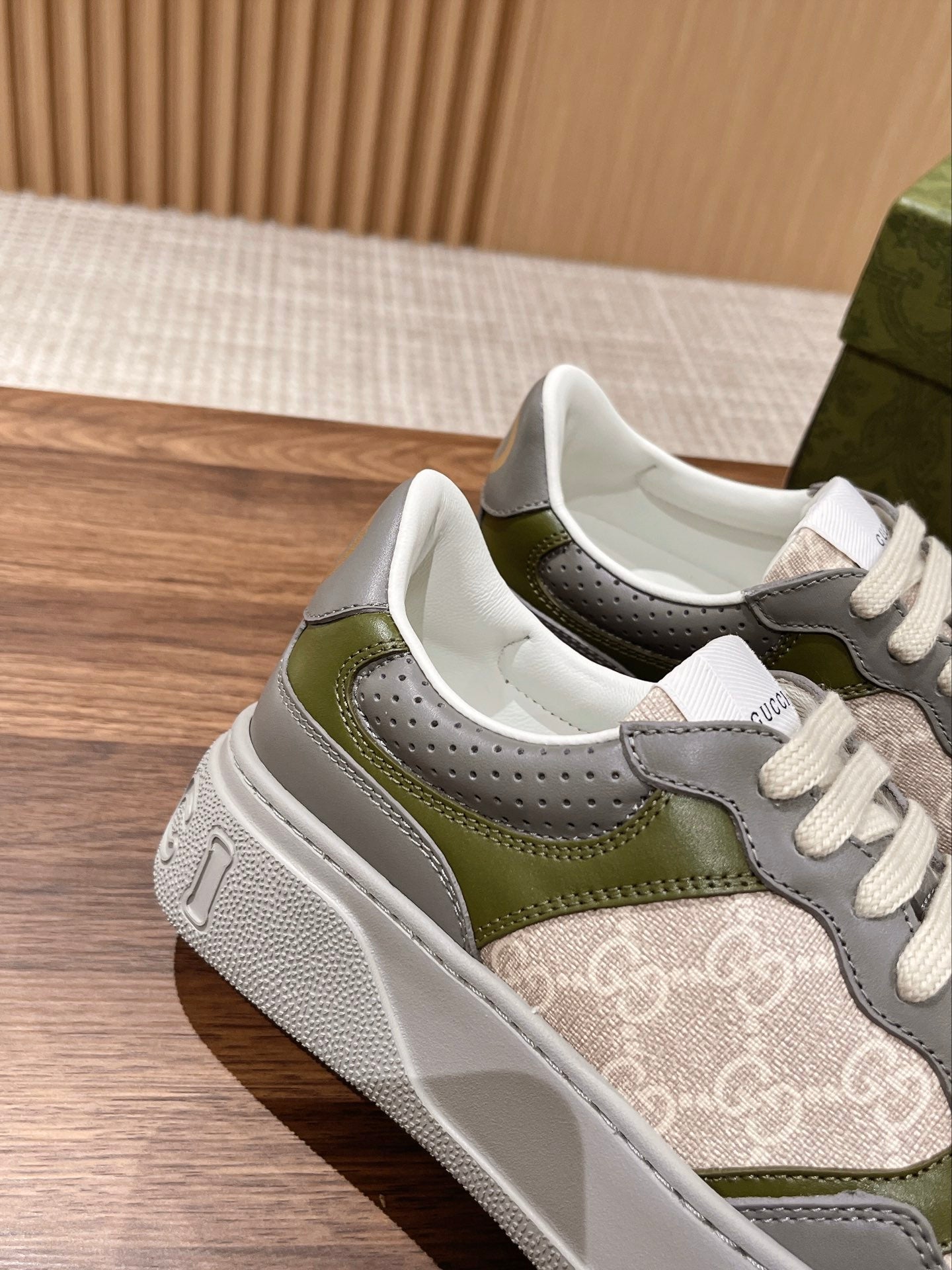 Couple's 𝐂𝐡𝐮𝐧𝐤𝐲  latest biscuit shoes