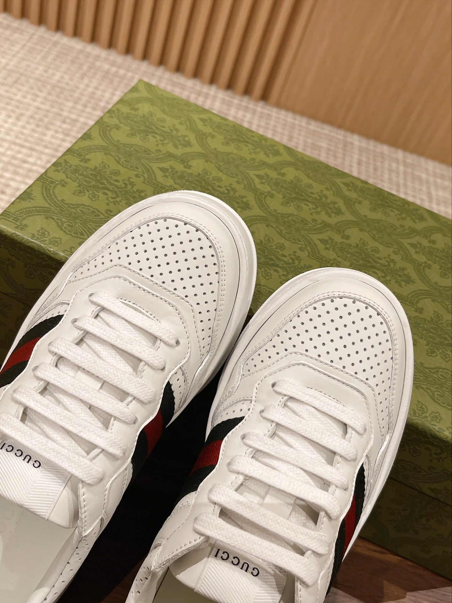 Couple's 𝐂𝐡𝐮𝐧𝐤𝐲  latest biscuit shoes